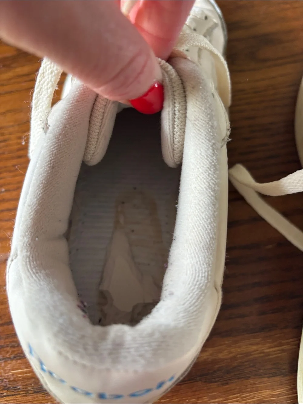 Reebok Off-White Leather Low-Top Sneakers with Blue Logo Size 8